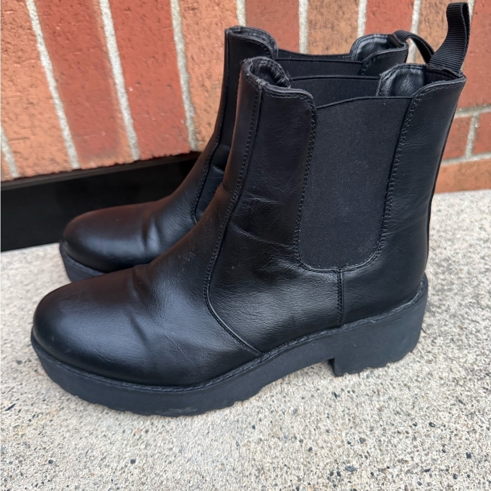 Dirty Laundry Black Chelsea Platform Boots - Size 8.5 (39)